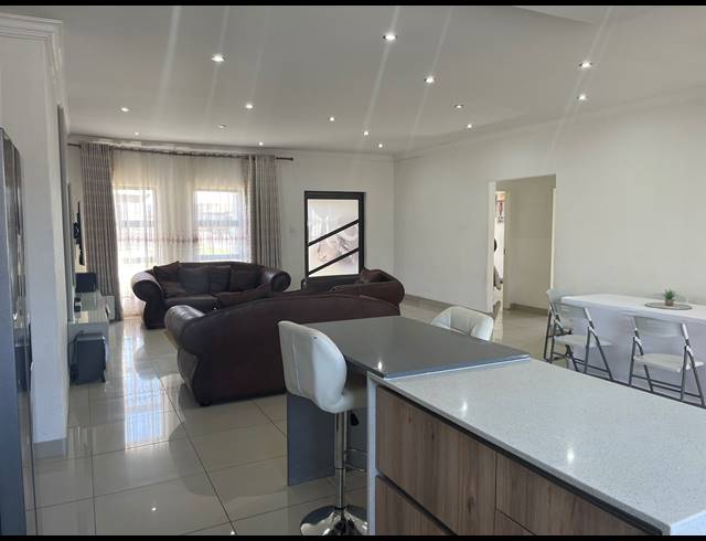 3 BEDROOM FREESTANDING FOR SALE IN THE ORCHARDS